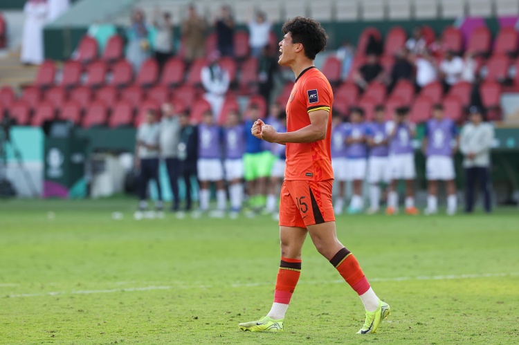 hth体育-足球报:在和彭啸历任教练沟通中,他们普遍看好彭啸在国足的前景