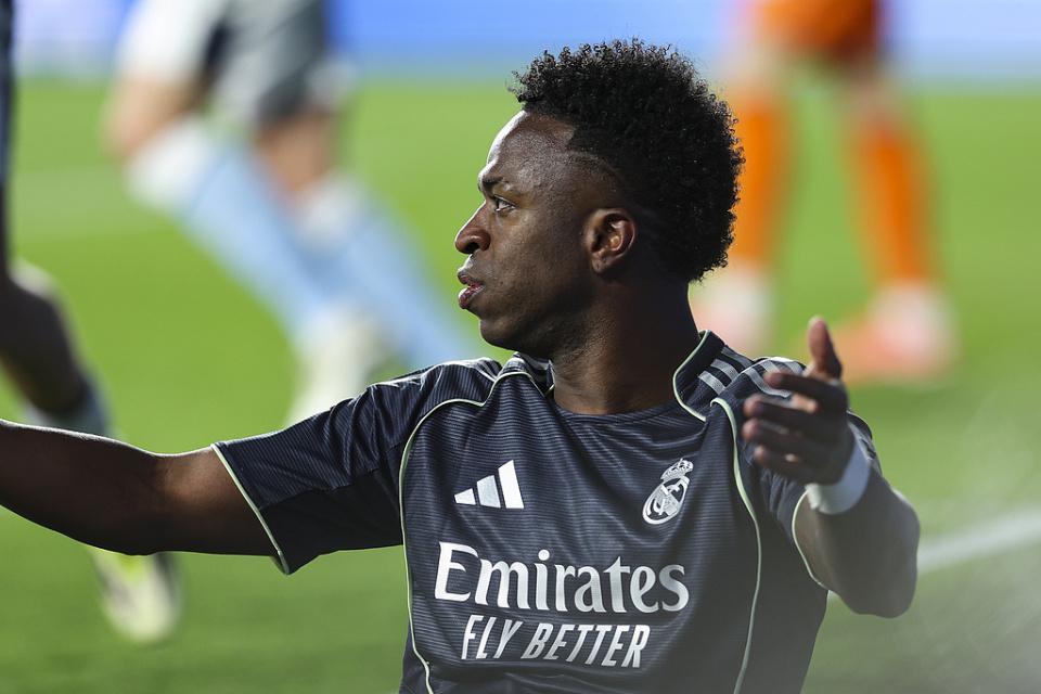 hth-不顾皇马输赢只想炫技 1.5亿巨星彩虹过人却出糗 遭球迷狂嘘+哄笑