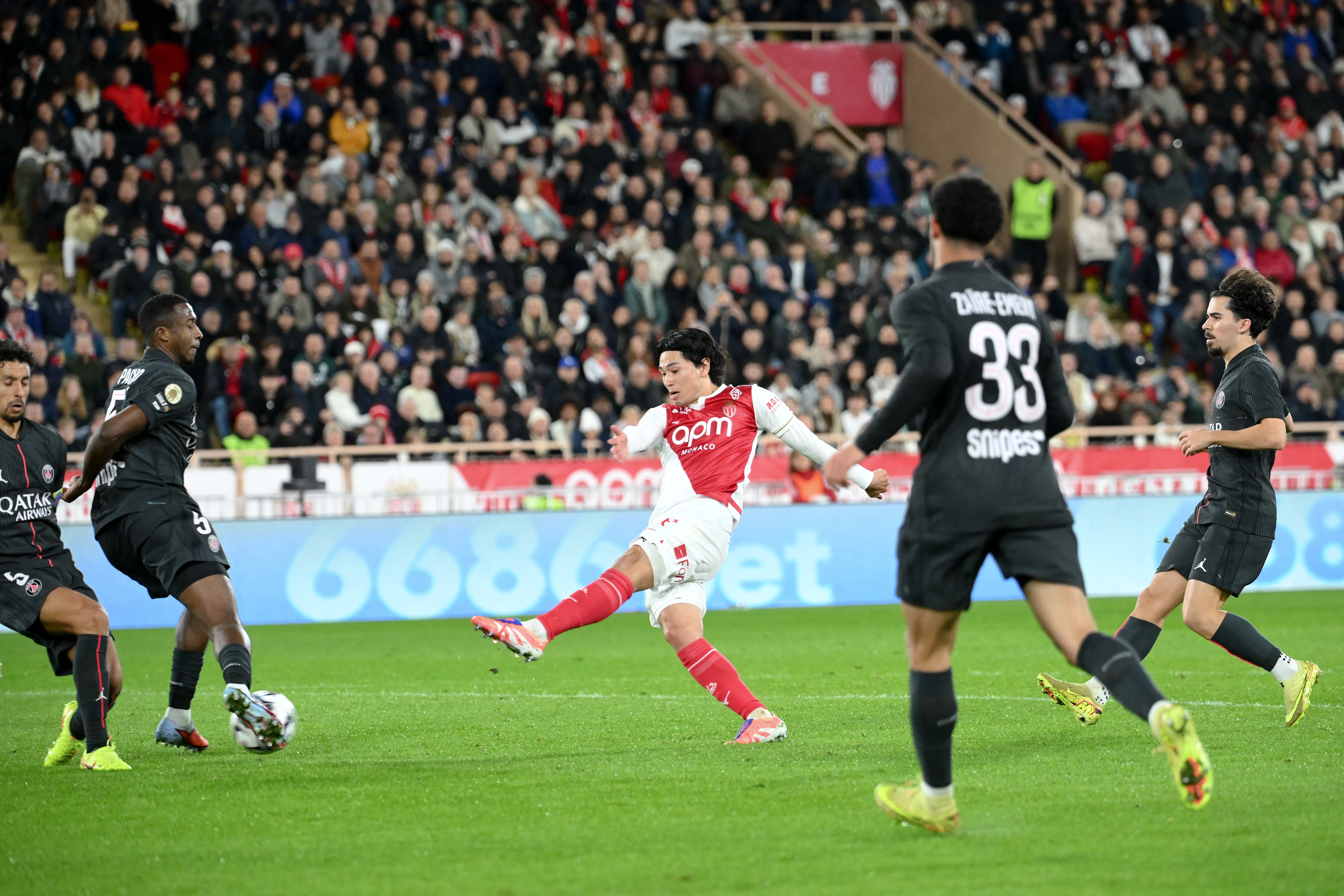 华体会-日媒：南野拓实随效力国内联赛的日本队员返日，进行下一步康复